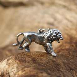 Lion, pendant