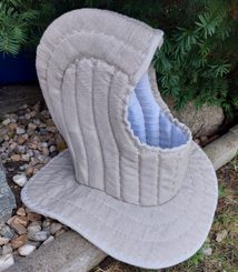 Cagoule très fortement rembourrée sous le casque