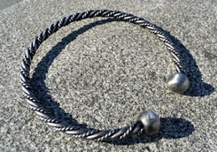 TORQUES, twisted necklace