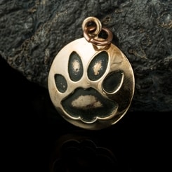 CAT TRACK, pendant, bronze