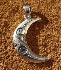 WICCAN SPIRAL MOON, pendant