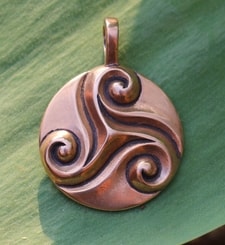 TRISKELE CELTIQUE, pendentif, bronze