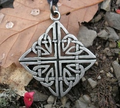 Keltischer Amulet - Vier Welten