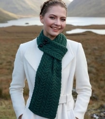 BUTTONED LOOP SCARF, green