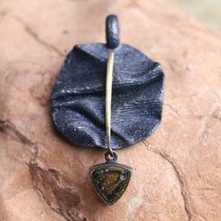 DELTA silver pendant with MOLDAVITE, gold plated