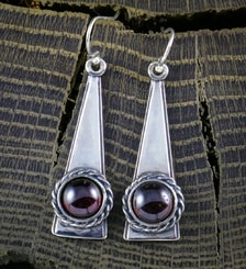 TRIANGLE - Garnet, earrings, silver