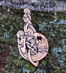 Mac Tíre, Celtic Wolf, bronze pendant