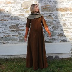 WOMEN'S MEDIEVAL CLOTHING - middle class bourgeois woman, 2nd half of the 14th century