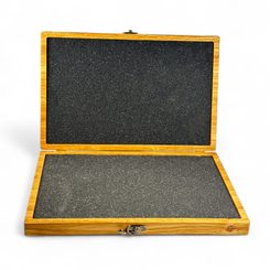 MOLDAVITE oak box for collectors of stones, moldavite and bracelets