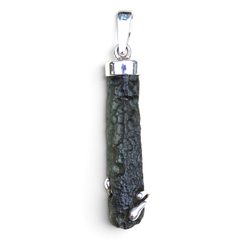 Pendentif en argent avec un vltavine naturel, Ag 925