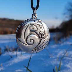 Cheval celtique - amulette ronde en argent