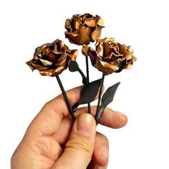 PRAGUE FORGED ROSE - puget of three roses