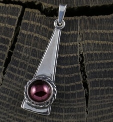 TRIANGLE - Garnet, pendant, silver