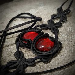 NECKLACE red glass