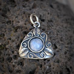BOUDICCA, sterling silver pendant with rainbow moonstone