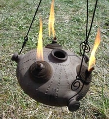 OIL LAMP WITH AN IRON CHAIN