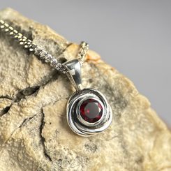 VELORA, silver earrings, garnet, Ag 925/1000