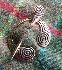 MACKENZIE, bronze pennanular celtic brooch