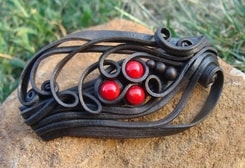 BROCHE À CHEVEUX AVEC CORAUX