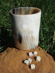 Bone dice 6 pieces and horn cup