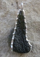 Callisto, pendentif brut Moldavite, argent sterling