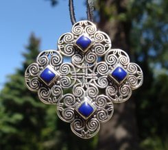 DARK BLUE WORLD, silver pendant with lapis