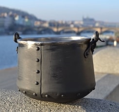 Iron Cauldron 3 L