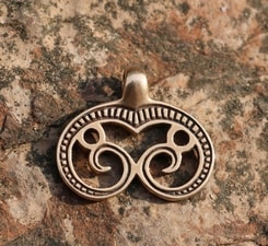 GREAT MORAVIA LUNULA, bronze pendant