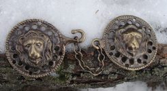 LIONS, cloak pewter brooch