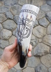 RÅKA - Raven, carved drinking horn