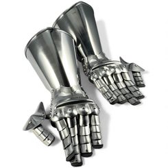 Gantelets médiévaux en plaques