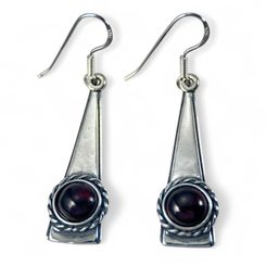 TRIANGLE - Garnet, earrings, silver