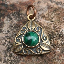 BOUDI~, pendentif en bronze