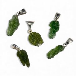 Moldavite – raw stone, pendant, sterling silver 925/1000, approx. 0.5–1 g