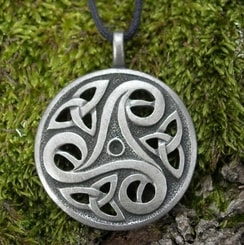 CELTIC AMULET - Triskelion