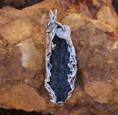 BOHEMIA - feuille de tilleul, pendentif en argent, moldavite