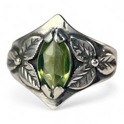 Großmährischer ring, Silber und Moldavit