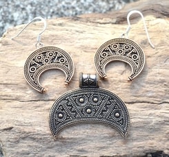 LUNULA, bronze Dark Age jewellery set, replica