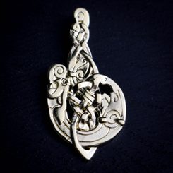 Mac Tíre, loup celtique, pendentif plaqué or