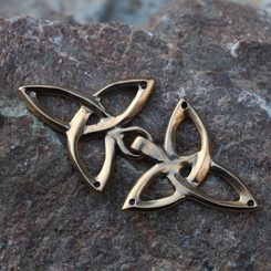 Bronze cloak brooch with Triquetra