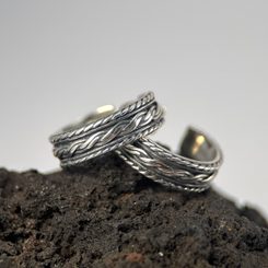 TWO WOLVES - silver ring