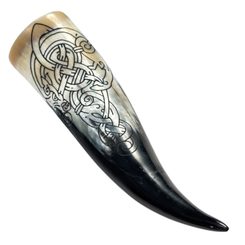 LOUP CELTIQUE, Corne à boire sculptée 0,4 L