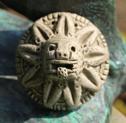 Quetzalcoatl, le serpent à plumes, la sculpture aztèque, réplique