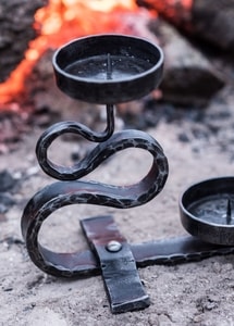 FORGED CANDLEHOLDER, DOUBLE ARM - CANDLESTICKS, FORGED CANDLE HOLDERS{% if kategorie.adresa_nazvy[0] != zbozi.kategorie.nazev %} - SMITHY WORKS, COINS{% endif %}