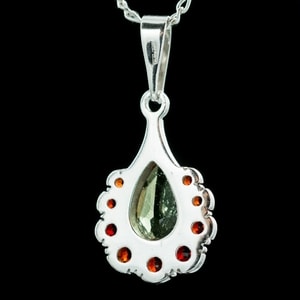 ARAWN, SILVER PENDANT, MOLDAVITE, GARNET - MOLDAVITES, CZECH{% if kategorie.adresa_nazvy[0] != zbozi.kategorie.nazev %} - SILVER JEWELLERY{% endif %}