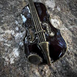 VIOLIN, costume brooch