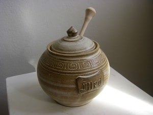 HONEY POT, pottery