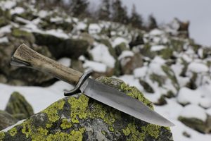 HOLT, Bowie knife with antler, hamon hardening