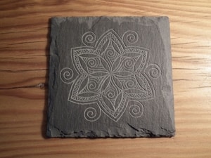 BLOSSOM SLATE COASTER - GARDEN DECOR{% if kategorie.adresa_nazvy[0] != zbozi.kategorie.nazev %} - SCULPTURES, GARDEN DECOR{% endif %}