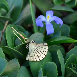 Coquille médiévale, boucles d'oreilles, bronze